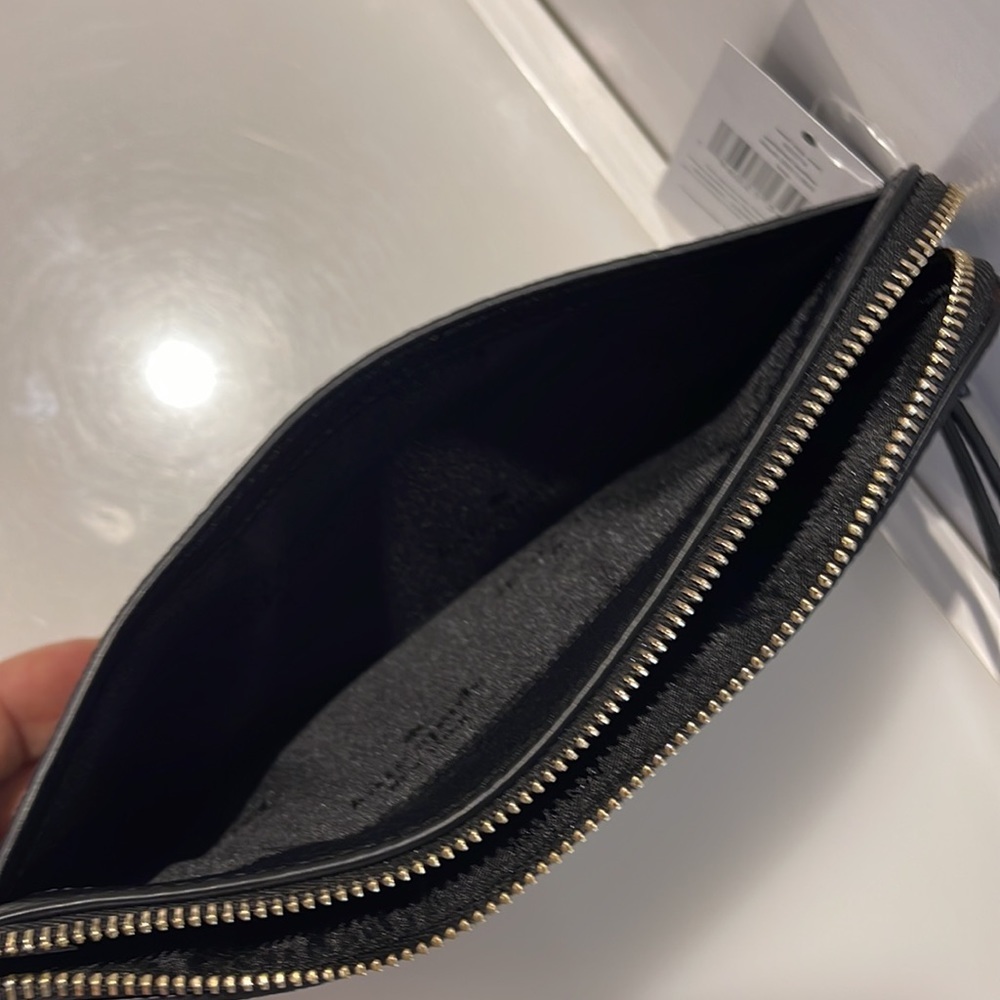 Kate Spade Medium Lucy L-Zip Wristlet Pebble Leather 
COLOR:
Black 
NWT - Picture 5 of 16